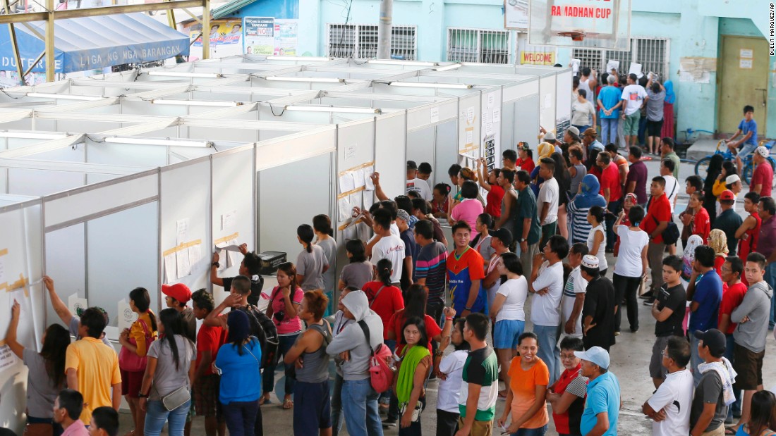 Crowds gather in front of a polling station on May 9, 2016. Millions of voters are expected to troop to polling precincts all over the country to elect the successor to President Benigno Aquino III. 