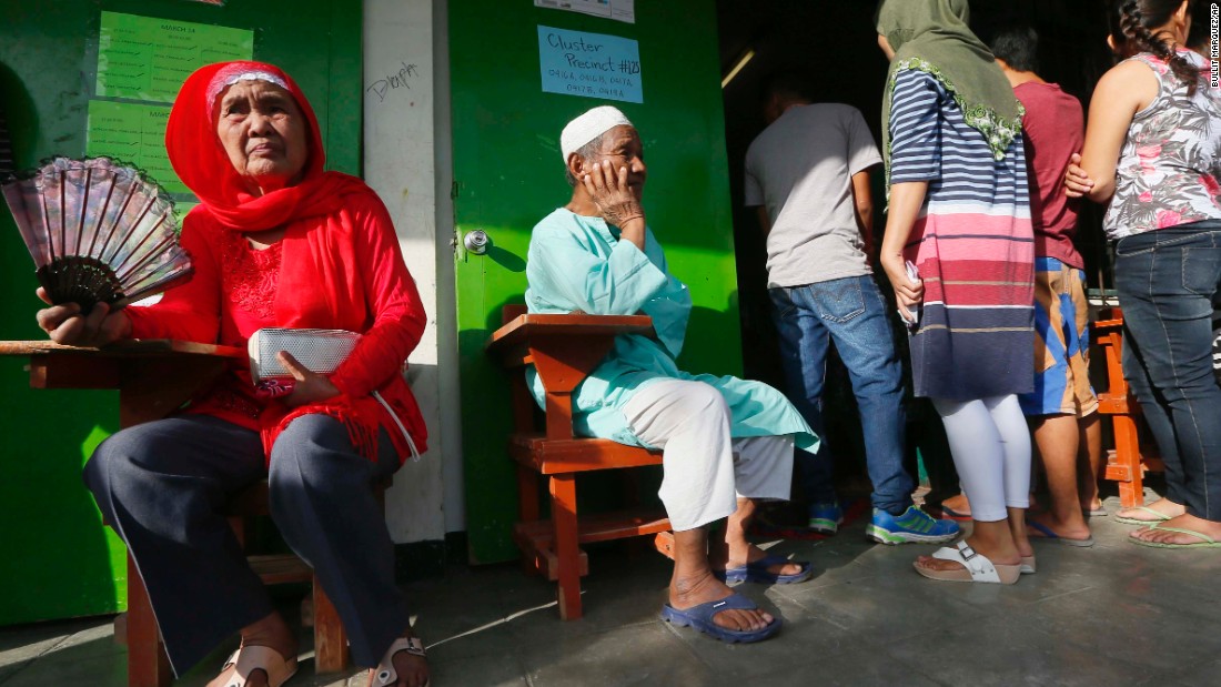 Voters had to bear the stifling heat and long lines at some polling stations. 