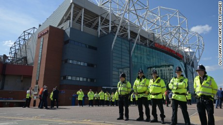 Manchester United&#39;s Old Trafford stadium evacuated