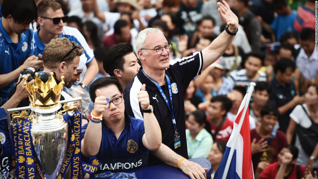 Foxes mastermind Ranieri waves to his adoring public as the bus makes its way through Bangkok.
