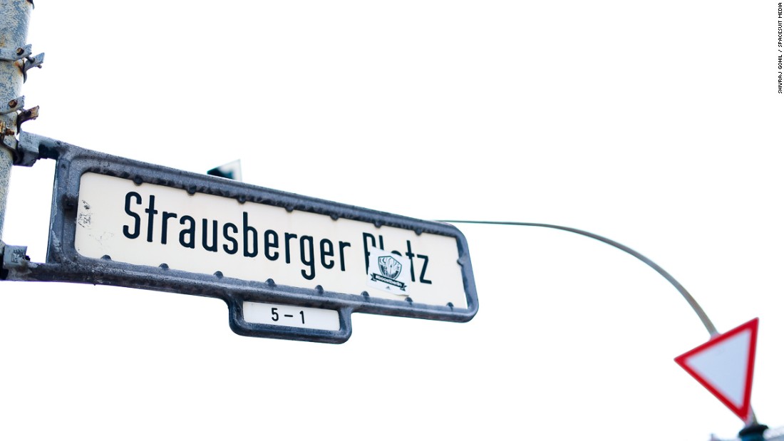 The track also takes in Strausberger Platz. 