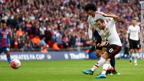 Juan Mata equalizes for Manchester United during the 2016 FA Cup final.