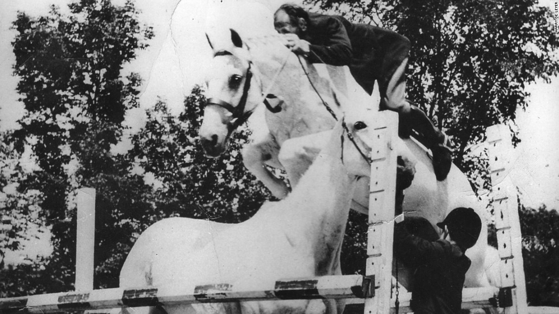 Snowman was a horse bound for the slaughterhouse only for Dutch immigrant Harry de Leyer to buy him for $80 to teach children to ride.