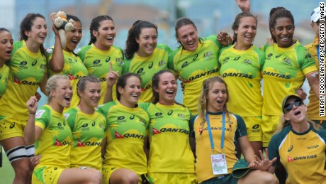 Australia&#39;s players celebrate after winning the 2015-16 Women&#39;s Sevens Series.
