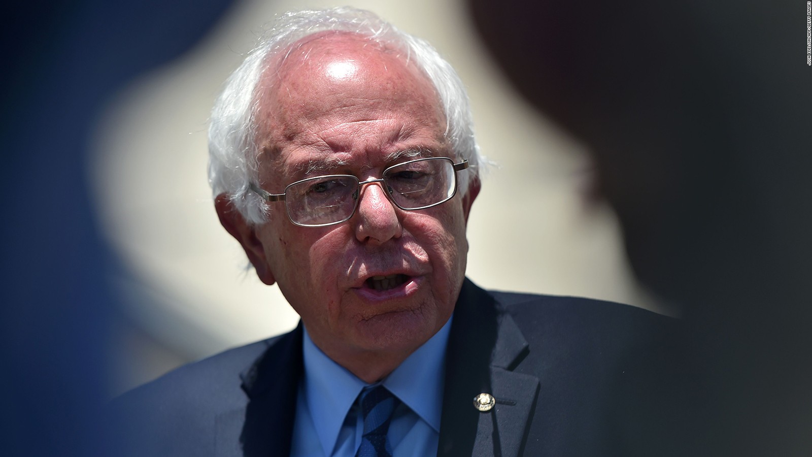 Bird Lands On Sanders Podium During Portland Rally Cnn Video 