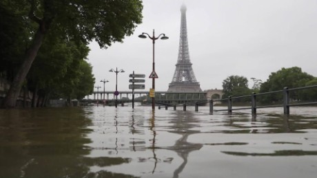 Floods cause chaos in France and Germany