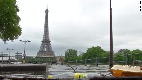 Paris flooding threatens museum artwork 