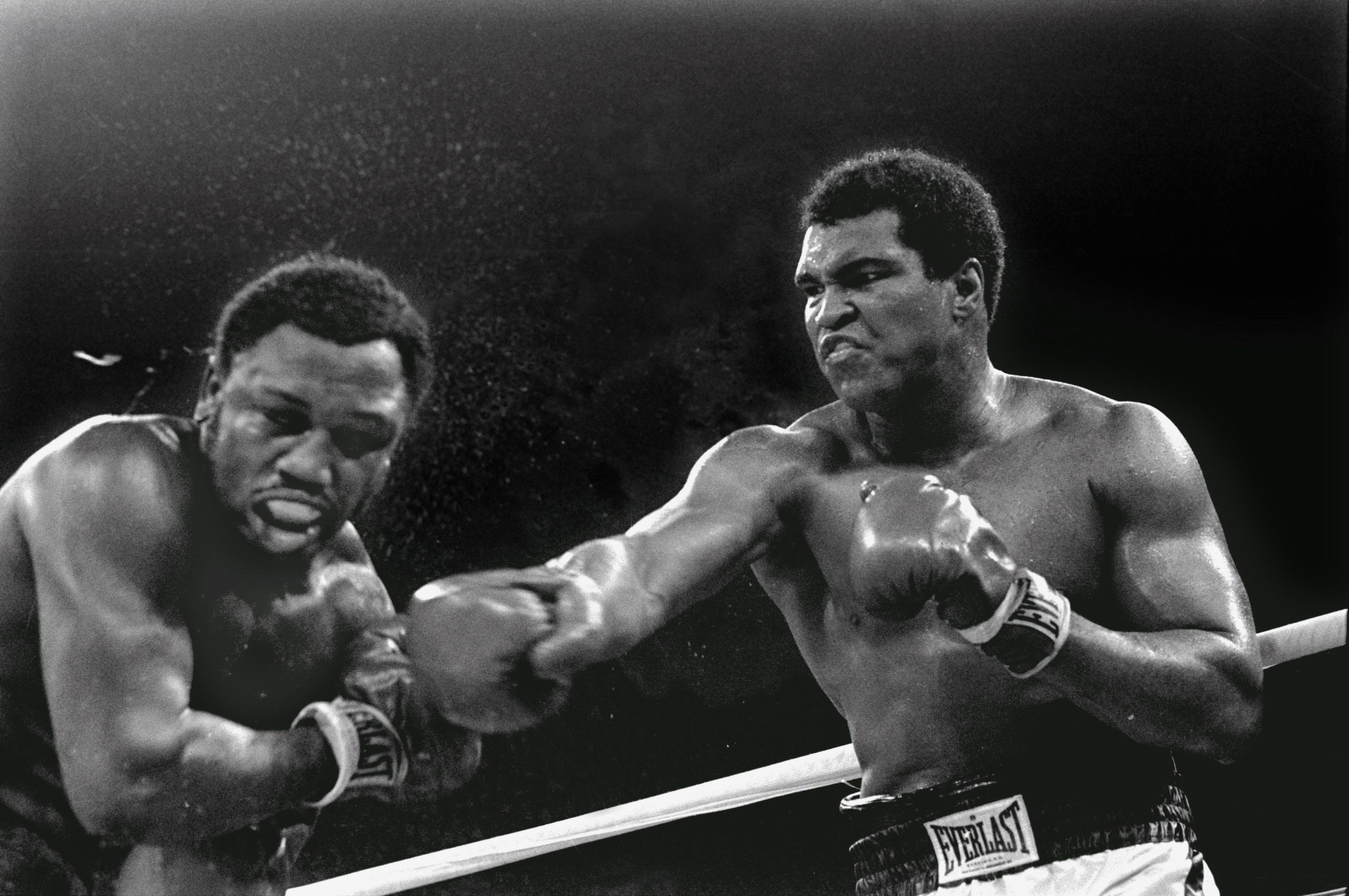 JOE FRAZIER Boxing NO LABEL Sports Illustrated FEBRUARY 4 1974 MUHAMMAD ALI vs 