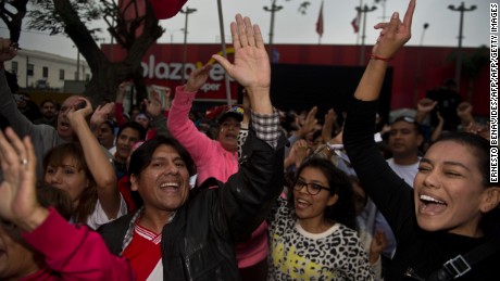 Supporters of Peruvian presidential candidate Pedro Pablo Kuczynski celebrate the preliminary results, pointing to a photo finish, at the "Peruanos por el Kambio" party headquarters in Lima on June 5, 2016. 
Peruvians voted Sunday in a close-fought runoff election that will decide whether Kuczynski or Keiko Fujimori, the daughter of former president Alberto Fujimori, in jail for corruption and crimes against humanity, will be their new leader. / AFP / ERNESTO BENAVIDES        (Photo credit should read ERNESTO BENAVIDES/AFP/Getty Images)