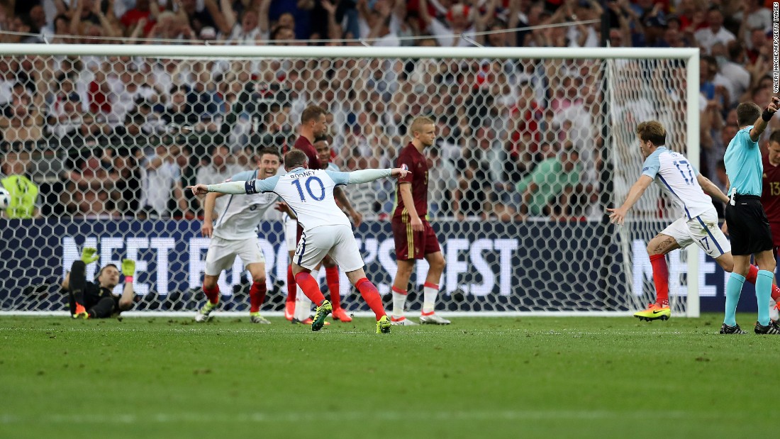 England midfielder Eric Dier, third right,  celebrates after scoring the match&#39;s first goal. 