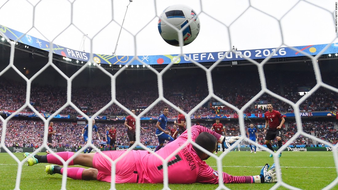 Turkish goalkeeper Volkan Babacan is unable to save Modric&#39;s long-range effort.
