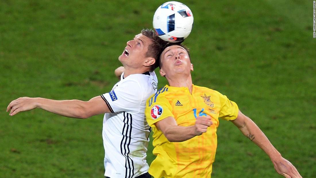 Germany&#39;s Toni Kroos, left, competes for the ball with Ukraine&#39;s Serhiy Sydorchuk. 