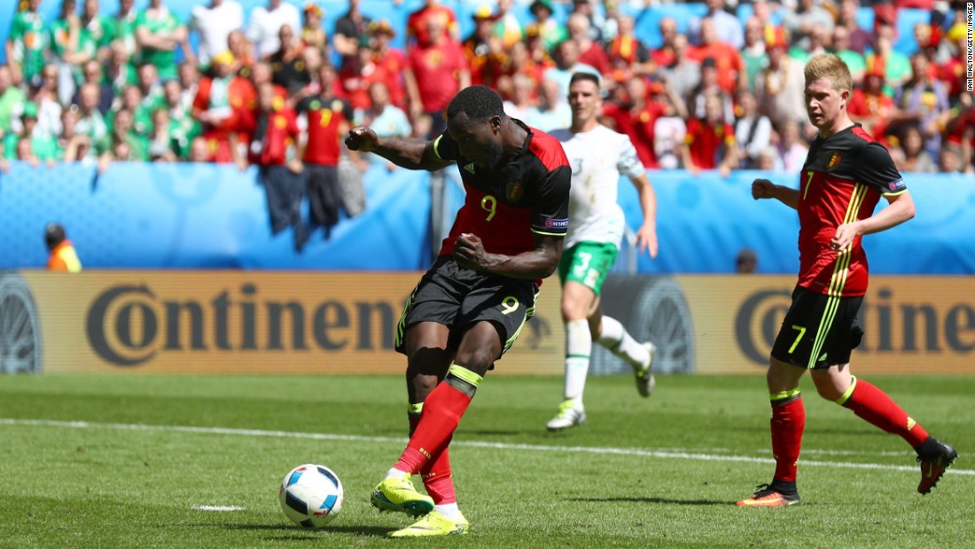 Romelu Lukaku of Belgium scores his team&#39;s third goal.