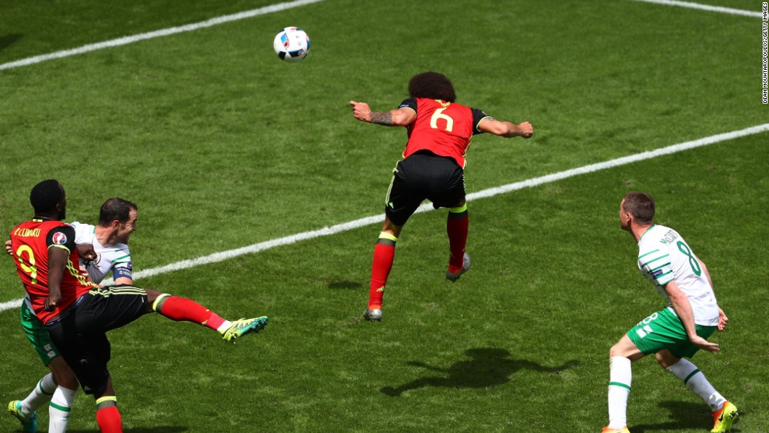Axel Witsel of Belgium heads the ball to score his team&#39;s second goal.
