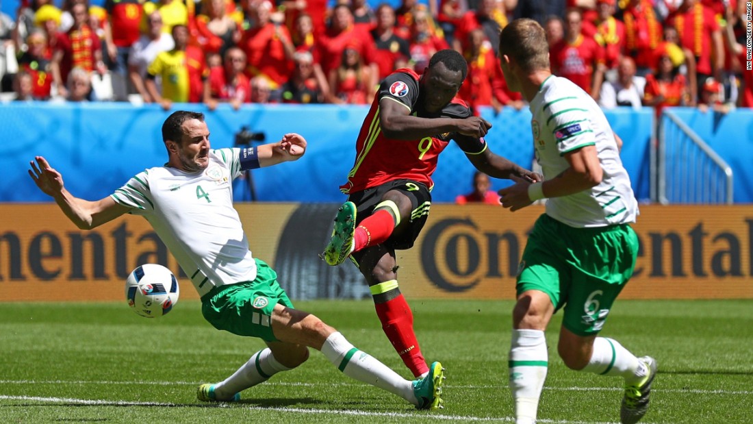 Romelu Lukaku of Belgium scores his team&#39;s first goal.