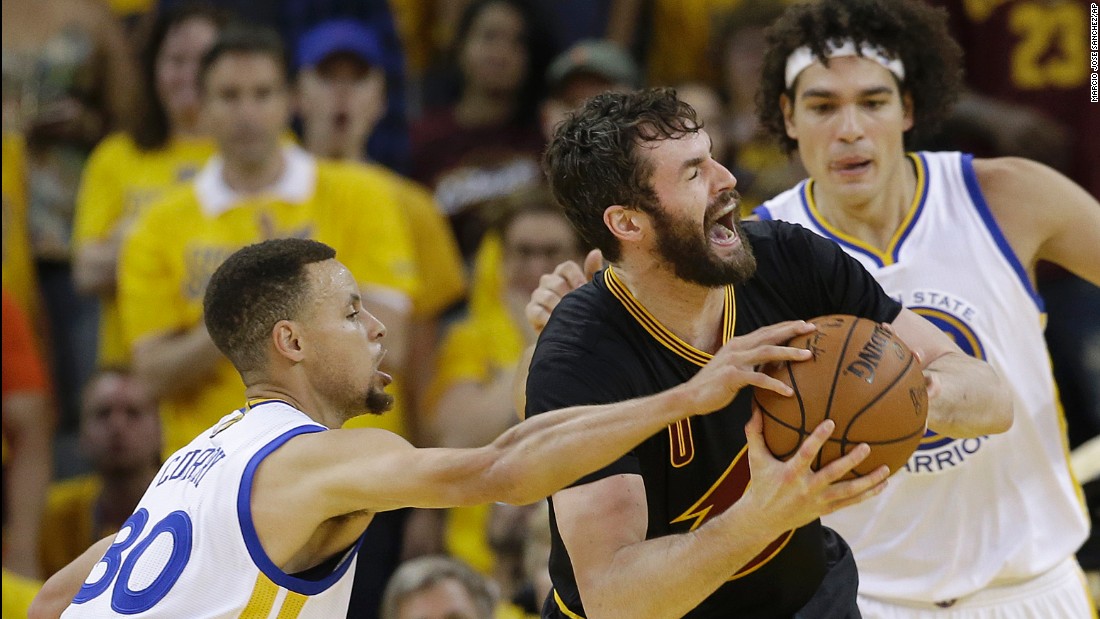 Love is defended by Curry and Anderson Varejao in the first half.