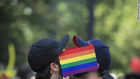 LGBQ teens face serious suicide risk, research finds