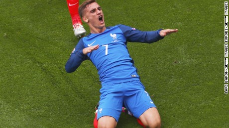 Antoine Griezmann scored twice as France overcame the Republic of Ireland 2-1 in Lyon.