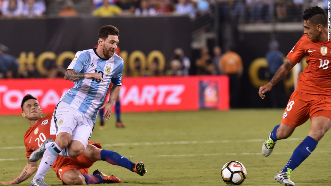 Argentina&#39;s Lionel Messi is marked by Chile&#39;s Charles Aranguiz, left.