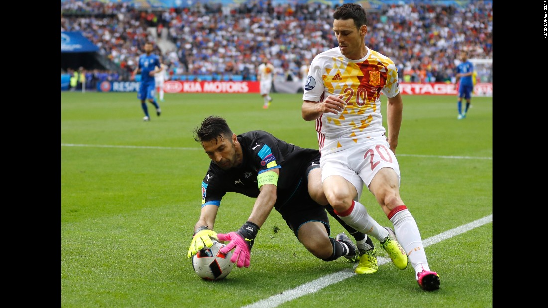 Italian goalkeeper Gianluigi Buffon snatches a ball away from Spain&#39;s Aritz Aduriz.