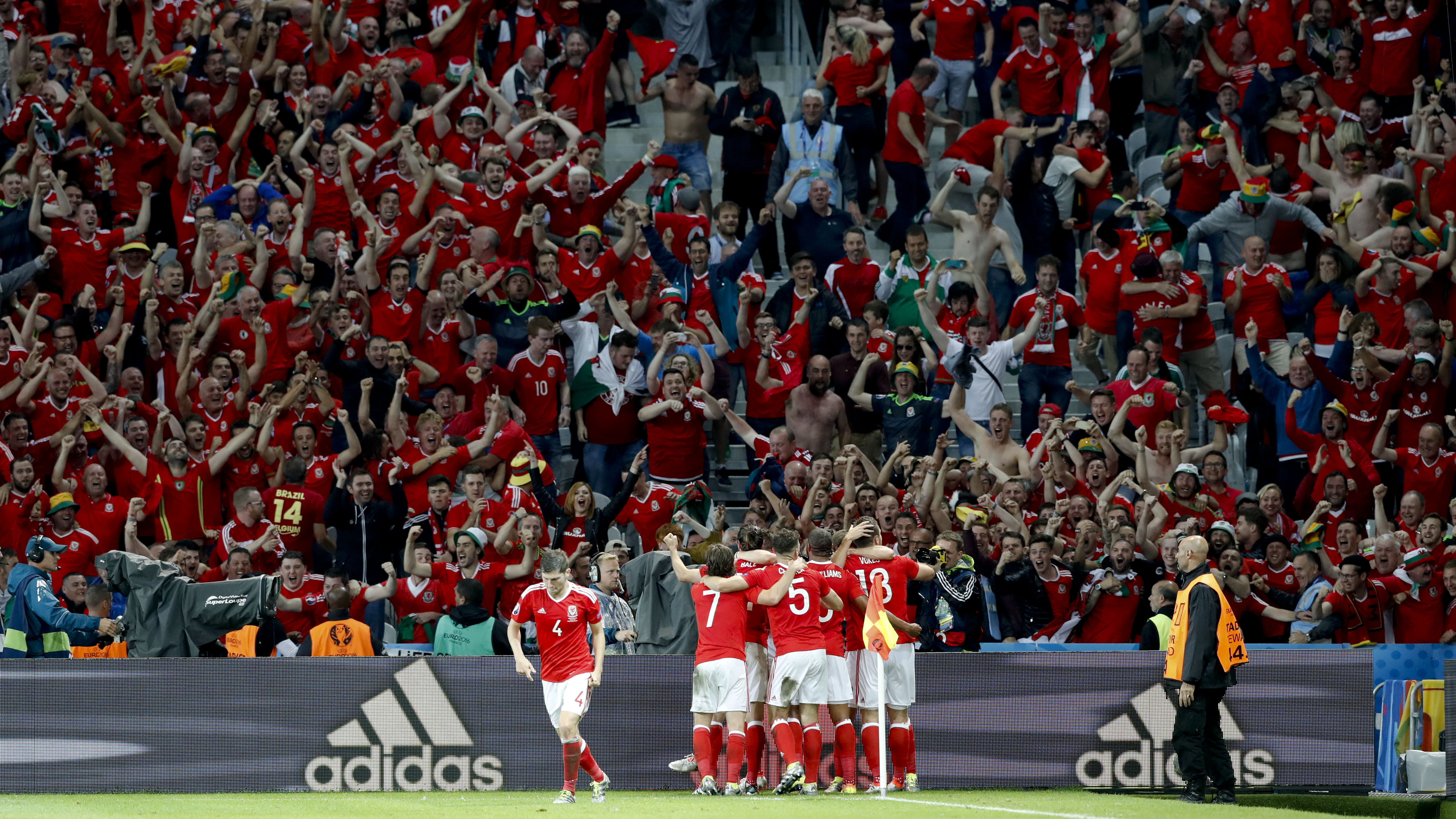 Euro 16 Wales Stuns Belgium To Reach First Major Tournament Semifinal Cnn