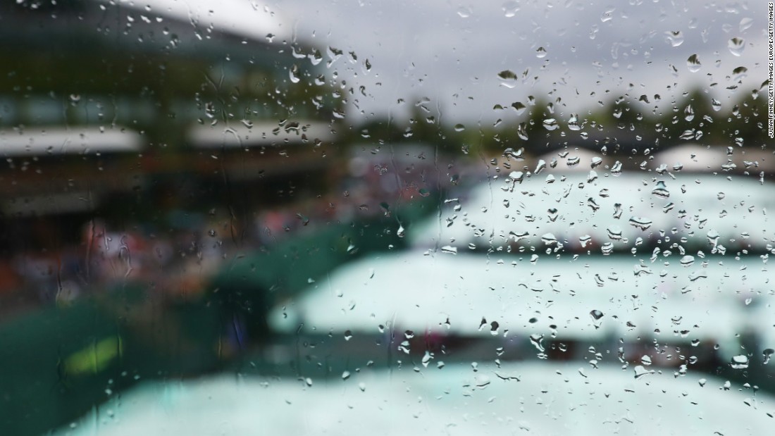Del Potro and Wawrinka played under a roof on Centre Court ... because of yet more rain at SW19. 