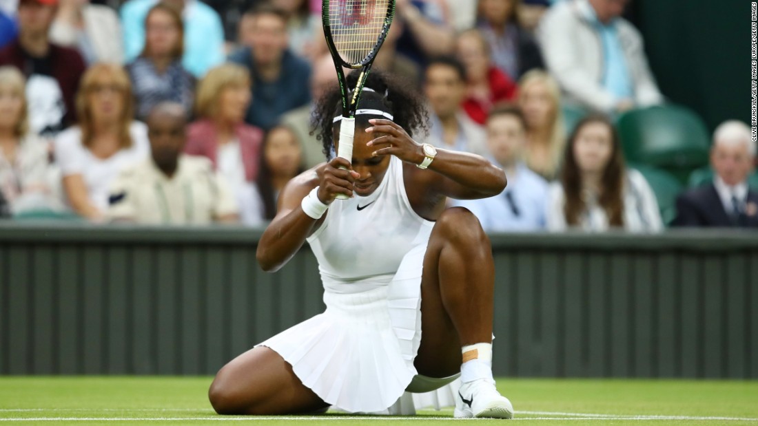 Serena Williams also played under the roof and was involved in a major struggle. 