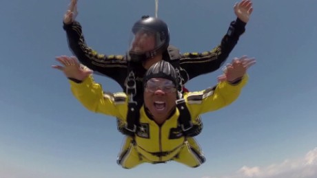 Hines Ward jumps out of airplane