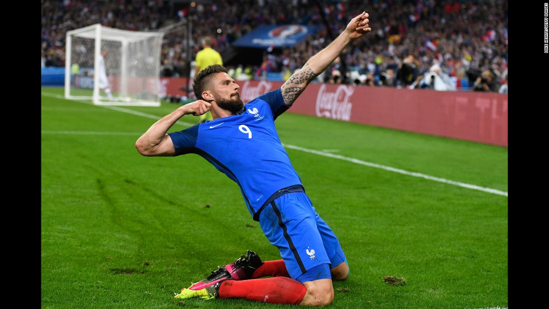 Olivier Giroud of France celebrates scoring his team&#39;s fifth goal during quarterfinal match between France and Iceland on Sunday, July 3, in Paris.