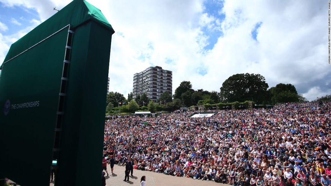 Hundreds of fans watched the action on the big screen on Murray Mound.&lt;br /&gt;