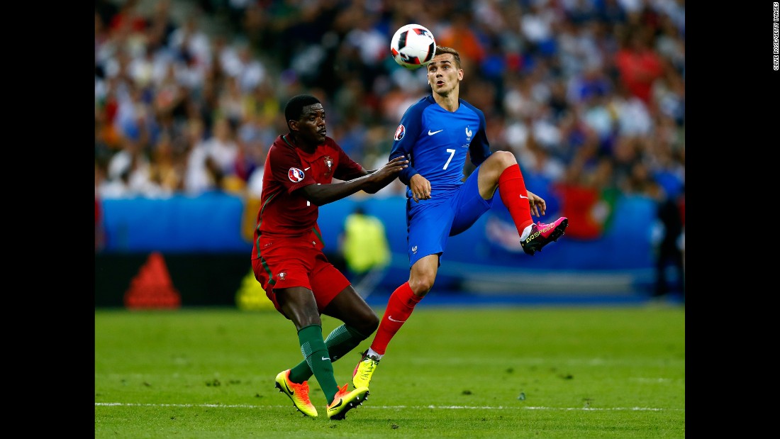  France&#39;s top scorer Griezmann found it difficult to make an impression during a tight first half.