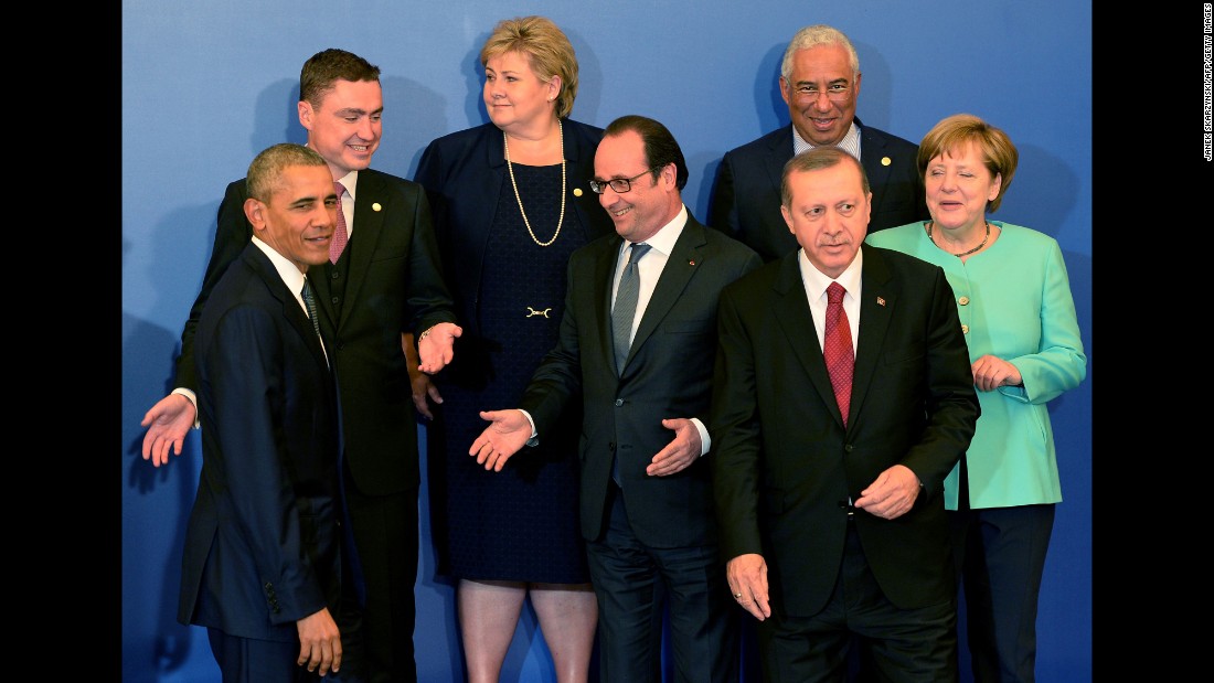 From left, U.S. President Barack Obama, France&#39;s President Francois Hollande, Erdogan and German Chancellor Angela Merkel take their positions for a photo ahead of a working dinner at the presidential palace during the NATO Summit in Warsaw, Poland, on Friday, July 8.