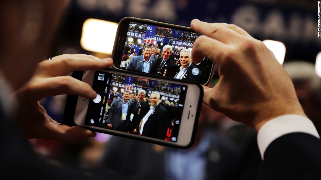 Delegates take a photo with Mississippi Gov. Phil Bryant, center, on Tuesday.