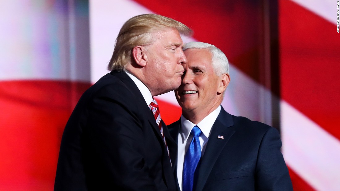 Trump gives an &quot;air kiss&quot; to Pence after Pence&#39;s speech.