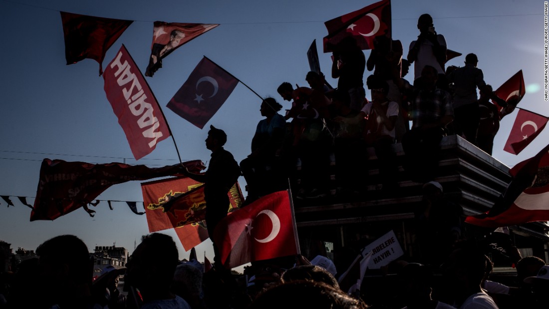 Thousands of supporters from Turkish President Recep Tayyip Erdogan&#39;s AKP party and the opposition CHP join forces Sunday, July 24, in an anti-coup rally in Istanbul&#39;s Taksim Square. 