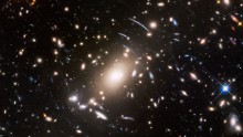 El telescopio Hubble descubre galaxias más allá de "la última frontera" - CNN Video