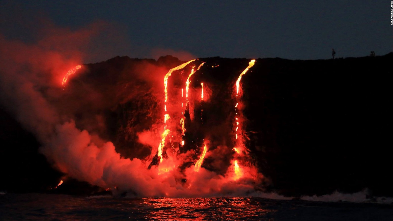 Lava From Hawaiis Kilauea Volcano Reaches The Sea Cnn