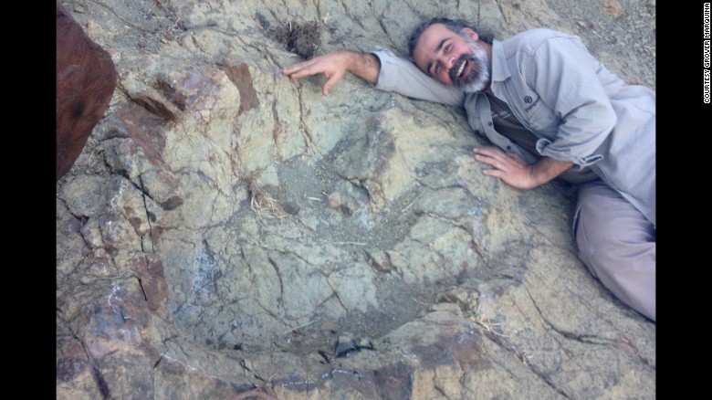 160729151042-01-dinosaur-footprint-bolivia-abelisaurus-irpt-exlarge-169.jpg