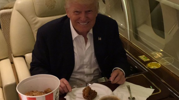 Donald Trump Eats Kfc With A Knife And Fork Twitter Shade Follows Cnn Politics