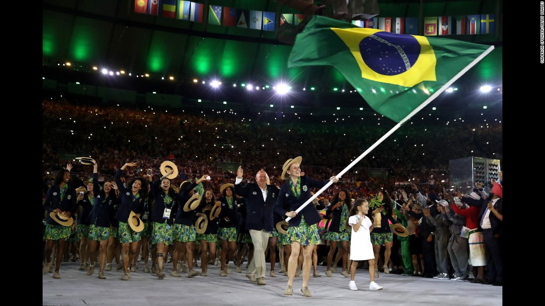 Pentathlete Yane Marques leads Brazil&#39;s athletes into the Maracana Stadium.