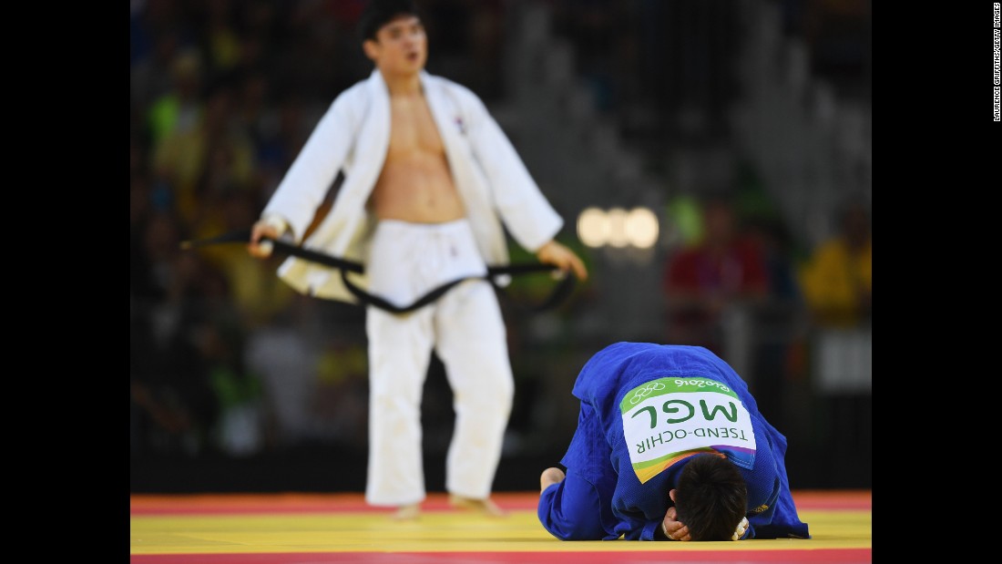 Tsogtbaatar Tsend-Ochir of Mongolia, right, reacts after being defeated by Kim Won-Jin of Republic of Korea in the men&#39;s 60kg judo.