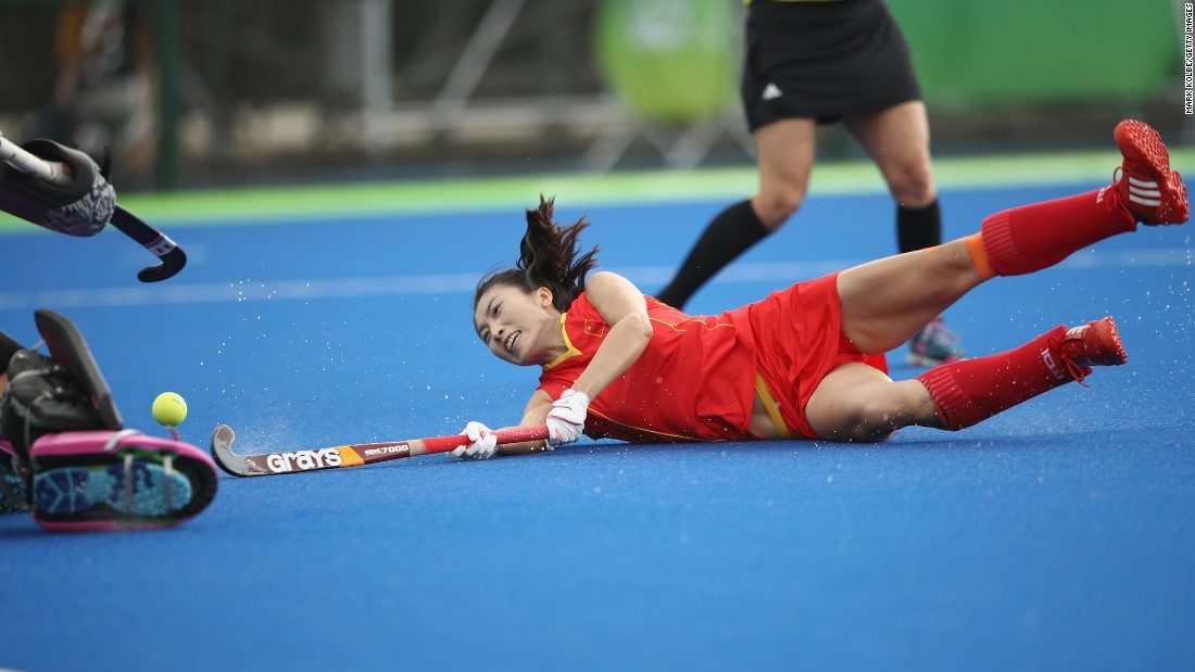 Li Hongxia falls after diving to shoot at goal as China loses 4-1 in its women&#39;s field hockey match against Germany.
