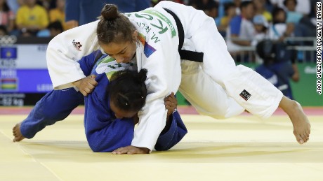 Majlinda Kelmendi wins gold for Kosovo&#39;s historic first Olympic medal