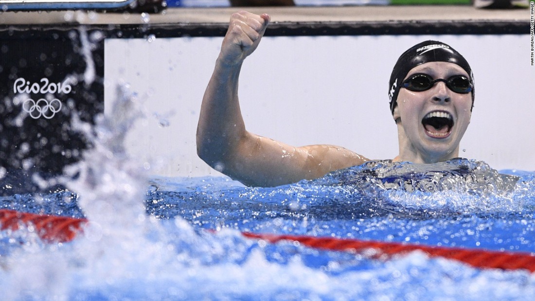 The United States&#39; Katie Ledecky celebrates after winning the gold medal in the women&#39;s 400m freestyle final.