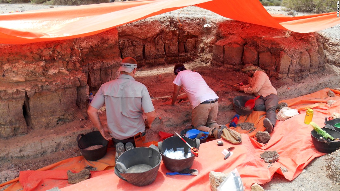 Amer Al-Souliman of Jordan&#39;s Hashemite University, right, along University of Victoria students Jeremy Beller and Murray, worked on the excavation with Nowell. The tools were found on digs from 2013 to 2015.