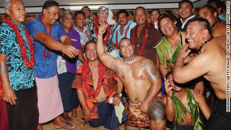 All Blacks coach Steve Hansen was made an honorary High Chief Of Vaiala on the 2015 visit to Samoa. 