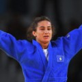 Majlinda Kelmendi winning gold medal for Kosovo