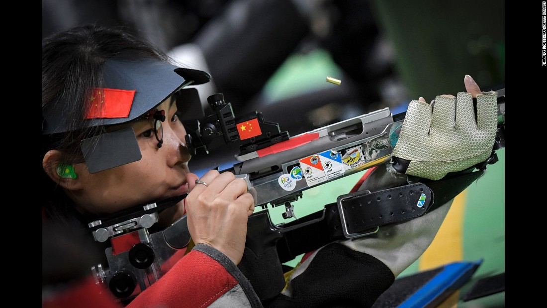 China&#39;s Zhang Binbin competes in the 50-meter rifle (three positions). She won the silver.