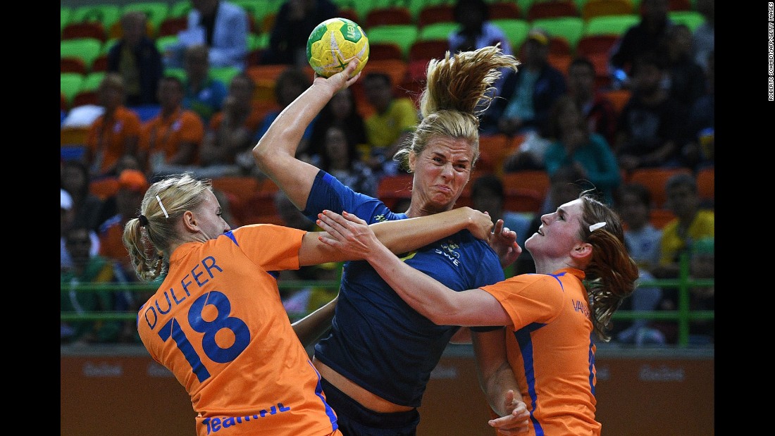 Sweden&#39;s Linnea Torstensson, center, competes against the Netherlands&#39; Kelly Dulfer and Laura van der Heijden during a preliminary handball match.