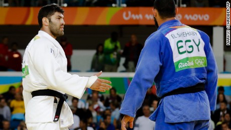 Egypt&#39;s Islam El Shehaby, blue, declines to shake hands with Israel&#39;s Or Sasson, white, after losing during the men&#39;s over 100-kg judo competition at the Rio Olympic Games on Friday, August 12. 